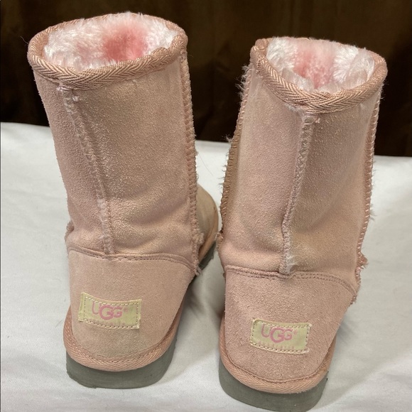 UGG Classic Short Boots - Picture 3 of 9